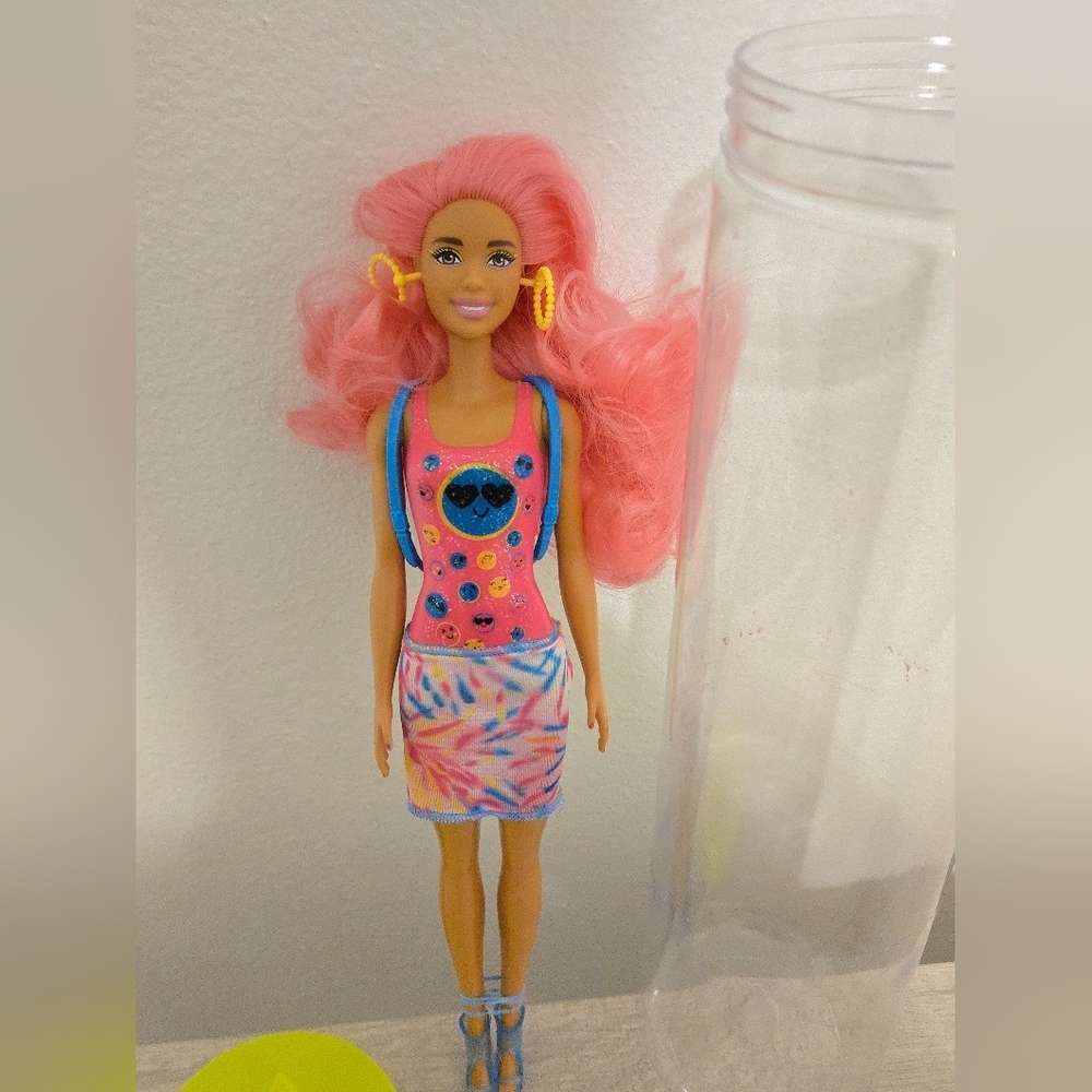 Barbie Color Reveal Neon Tie Dye Fashion Doll with Accessories Color Changing - Picture 2 of 6
